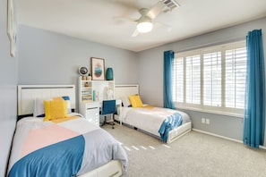 5 habitaciones, tabla de planchar con plancha, cuna de viaje y internet