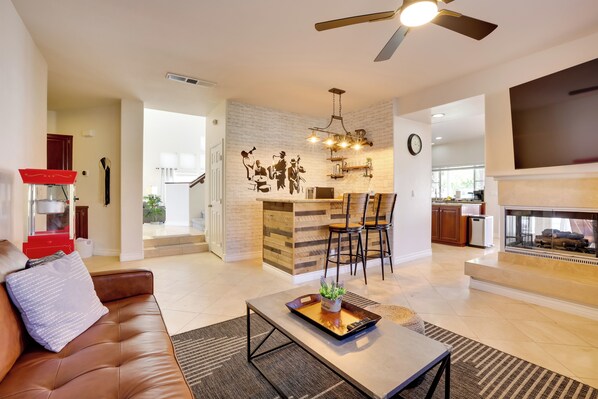 テレビ、暖炉、テレビゲーム、書庫