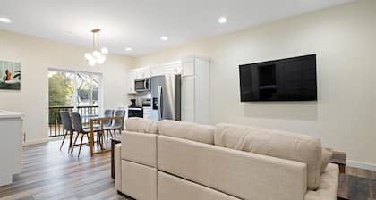 New Boutique Hotel Suite on Haynie's Corner: KING Bed, Parking, Security & More!