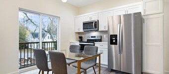 New Boutique Hotel Suite on Haynie's Corner: KING Bed, Parking, Security & More!