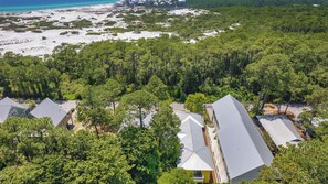 A resort with multiple buildings, dense forest, and a beach. - As You Like It by Avantstay Steps to Beach, Bikes, Sleeps 18! (Santa Rosa Beach)