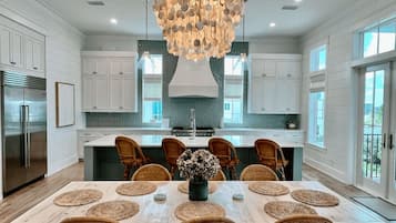 House (6 Bedrooms) | Interior