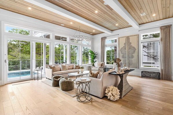 Interior - 30A Beach Bliss by Avantstay Golf Cart + Luxury Private Pool (Santa Rosa Beach)