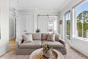 Interior - 30A Beach Bliss by Avantstay Golf Cart + Luxury Private Pool (Santa Rosa Beach)