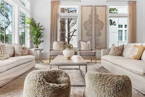 Interior - 30A Beach Bliss by Avantstay Golf Cart + Luxury Private Pool (Santa Rosa Beach)