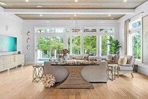 Interior - 30A Beach Bliss by Avantstay Golf Cart + Luxury Private Pool (Santa Rosa Beach)