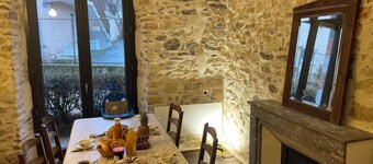 House in the countryside with all amenities nearby. Ideal for families. 