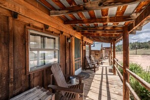 Terrace/patio - Settler Cabin bathroom in unit (Lake George)