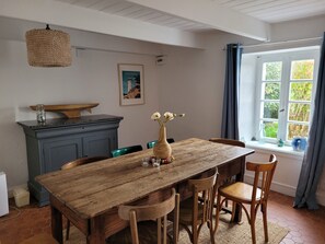 Dining - Tipoz'Immo • Maison Bleue Walking distance to the beach • Surf spot • garden (Pouldreuzic)