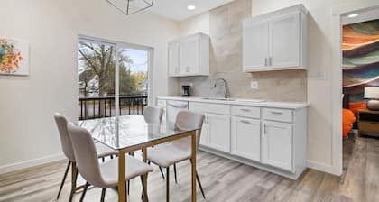 New Boutique Hotel Suite on Haynie's Corner: KING Bed, Parking, Security & More!