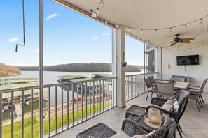 Outdoor dining - Lakeside Condo! 3 bed&2 bath In/Outdoor Pool! 3104 (Osage Beach)