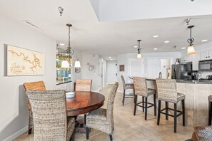 Dining - Lakeside Condo! 3 bed&2 bath In/Outdoor Pool! 3104 (Osage Beach)