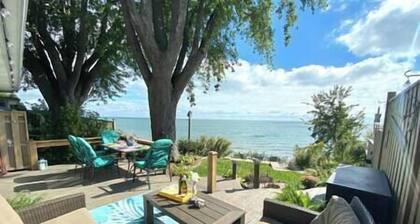 Reveries on the Lake-lakefront Kingsville Cottage, Your home away from home in Kingsville