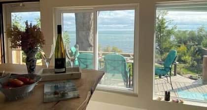 Reveries on the Lake-lakefront Kingsville Cottage, Your home away from home in Kingsville