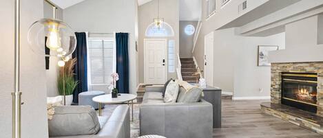 Televisión y chimenea