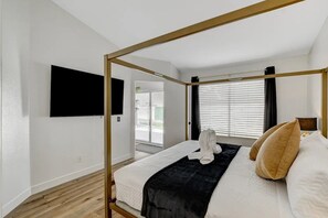 6 chambres, bureau, fer et planche à repasser, lit parapluie