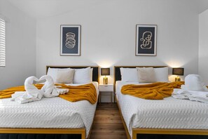5 Schlafzimmer, Schreibtisch, Bügeleisen/Bügelbrett, Reisekinderbett