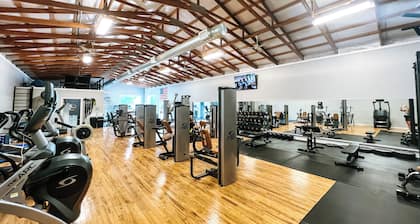 Pet & Family Friendly Cottage w/ Nature Views in Yates Center - Fire Pit & Grill