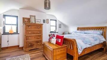 3 bedrooms, WiFi, bed sheets