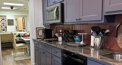 Remodeled historical property w/ designer decor - steps to downtown square
