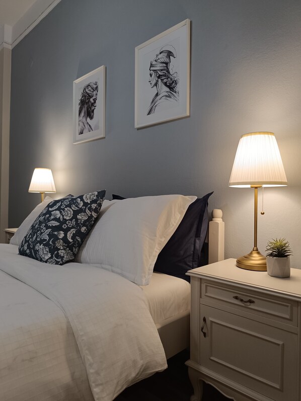 2 bedrooms, desk, iron/ironing board, WiFi