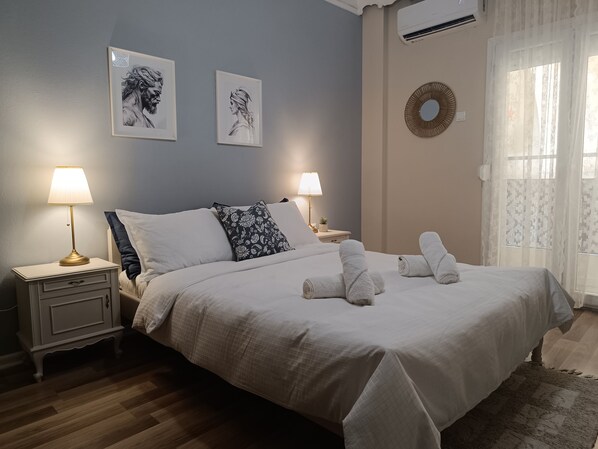 2 bedrooms, desk, iron/ironing board, WiFi