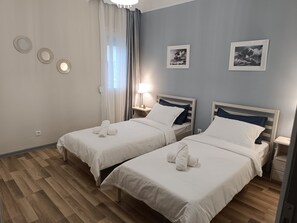2 bedrooms, desk, iron/ironing board, WiFi