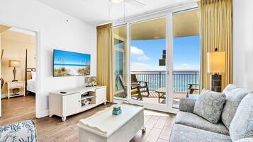 Condo, 1 King Bed with Sofa bed (Aqua Resort 706) | Living area