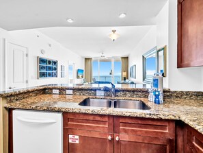 Appart'hôtel, 1 très grand lit et 1 canapé-lit (Aqua Resort 706) | Intérieur