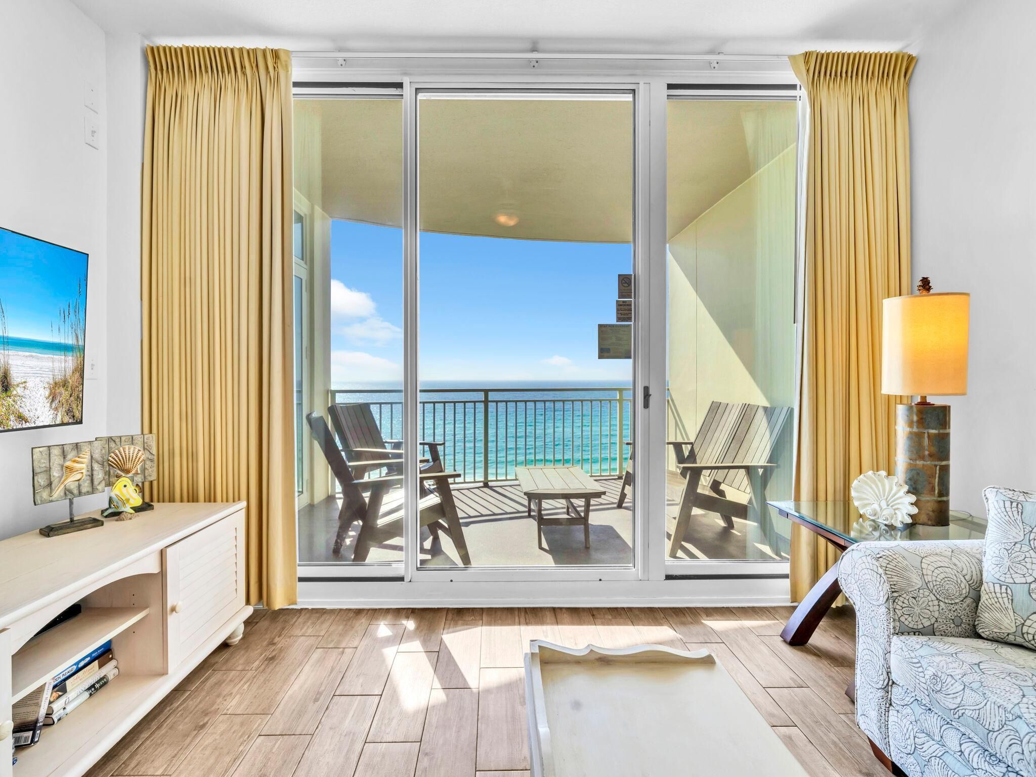 Condo, 1 King Bed with Sofa bed (Aqua Resort 706) | Living area