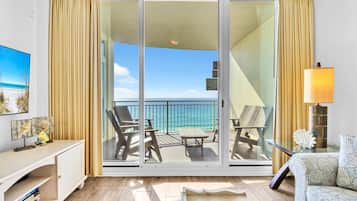 Condo, 1 King Bed with Sofa bed (Aqua Resort 706) | Living area