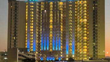 Condo, 1 King Bed with Sofa bed (Aqua Resort 706) | Exterior