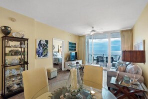 公寓客房, 1 張特大雙人床和 1 張沙發床 (Aqua Resort 706) | 起居區