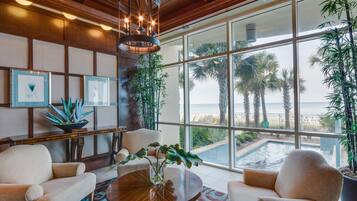 Condo, 1 King Bed with Sofa bed (Aqua Resort 706) | Interior