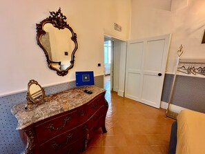 Superior Suite, Non Smoking, Private Bathroom