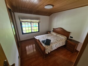 4 Schlafzimmer, Bügeleisen/Bügelbrett, kostenloses WLAN, Bettwäsche