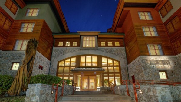 تفاصيل الفندق من الخارج