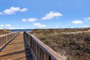 Beach nearby - Admiral's Row 109 - Stunning 2BR, 2BA Ocean Views (Hilton Head Island)