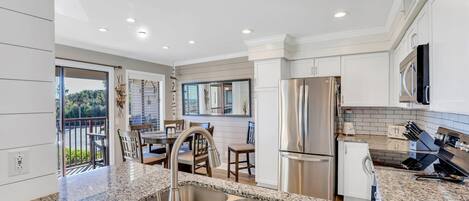 冰箱、微波炉、炉灶、洗碗机