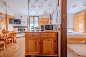 Apartment, Balkon, Bergblick | Wohnbereich