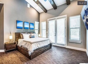 8 bedrooms, iron/ironing board, Internet, bed sheets