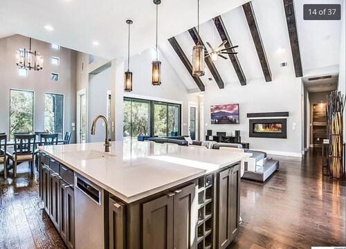 Wow Factor Villa with Pool, Arcades, and More