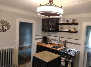 Microwave, stovetop, dishwasher - Thompson Extended Stay- Close to everything. Large yard to unwind. (Springfield)