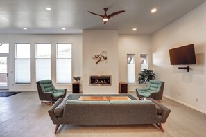 Interior - Nemo Winter Suite: Sleeps 8 - Nemo Mtn View - Near ATV trails (Nemo)