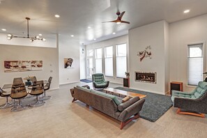 Interior - Nemo Winter Suite: Sleeps 8 - Nemo Mtn View - Near ATV trails (Nemo)