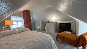 5 bedrooms, desk, iron/ironing board, free WiFi
