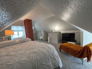 5 slaapkamers, een bureau, een strijkplank/strijkijzer, wifi