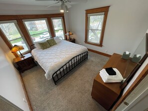 5 bedrooms, desk, iron/ironing board, free WiFi