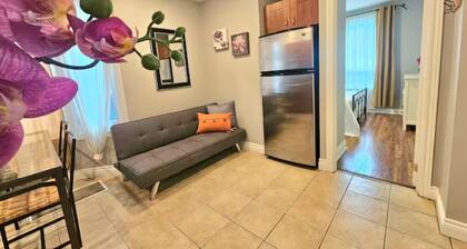 Cozy 1st floor Apartment near Dufferin Subway Station