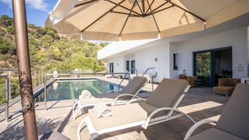 Vila | Kolam renang | Kolam renang indoor dan kolam renang outdoor